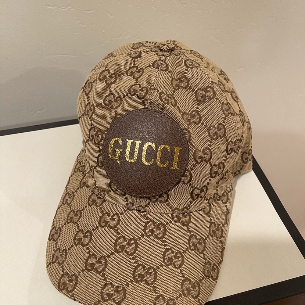 Gucci woman’s canvas logo hat. Great condition. Size Small(57cm)
